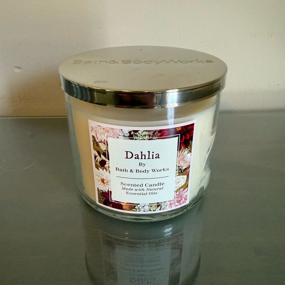 Bath & Body Works Dahlia Candle